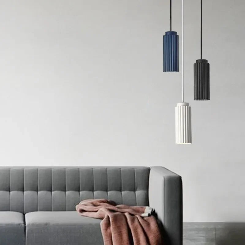 Taklampa med räfflad glasskärm