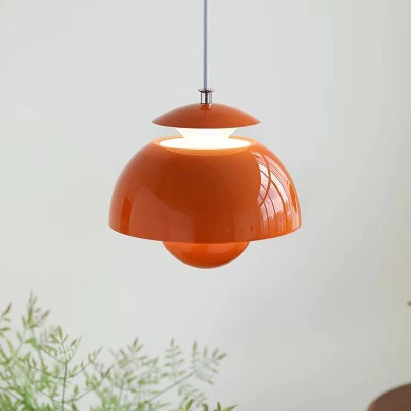 Pendellampa formad som en blomknopp