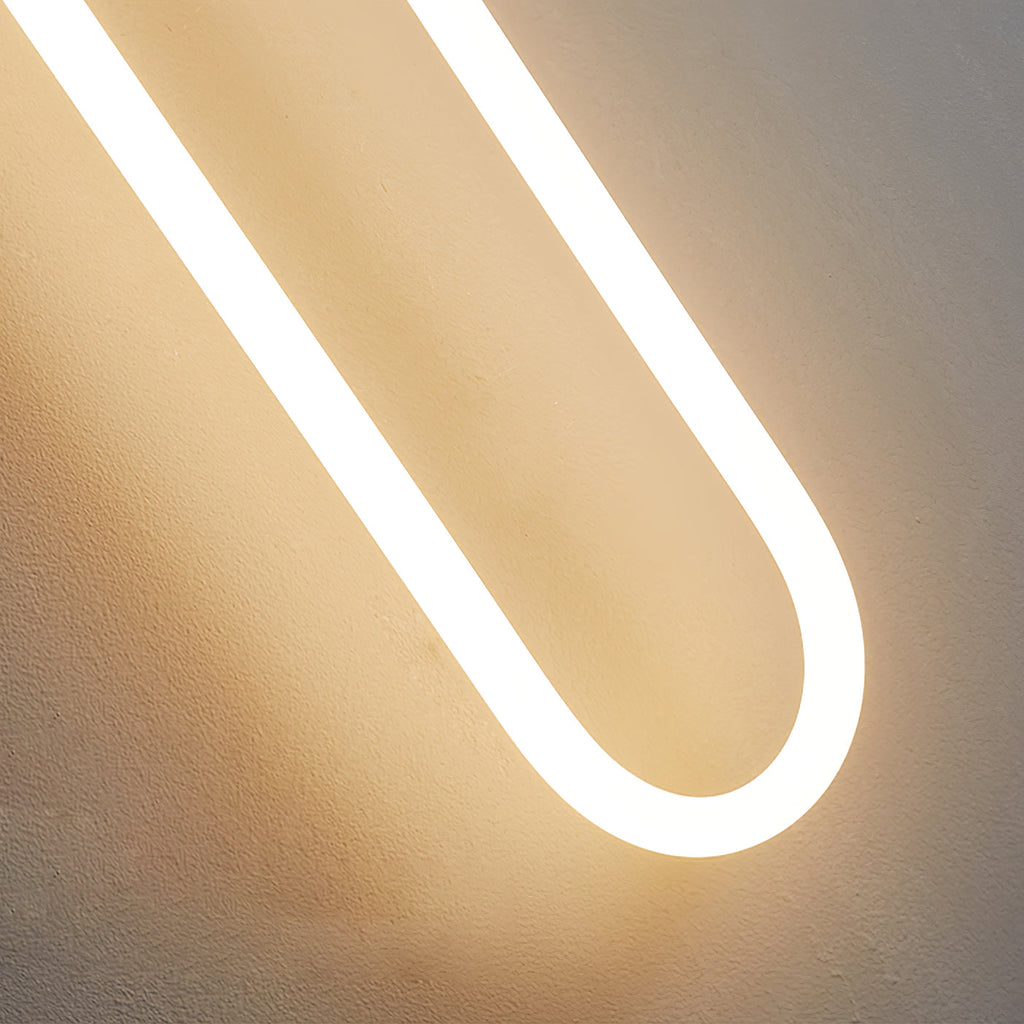 Vägglampa i loopform med LED