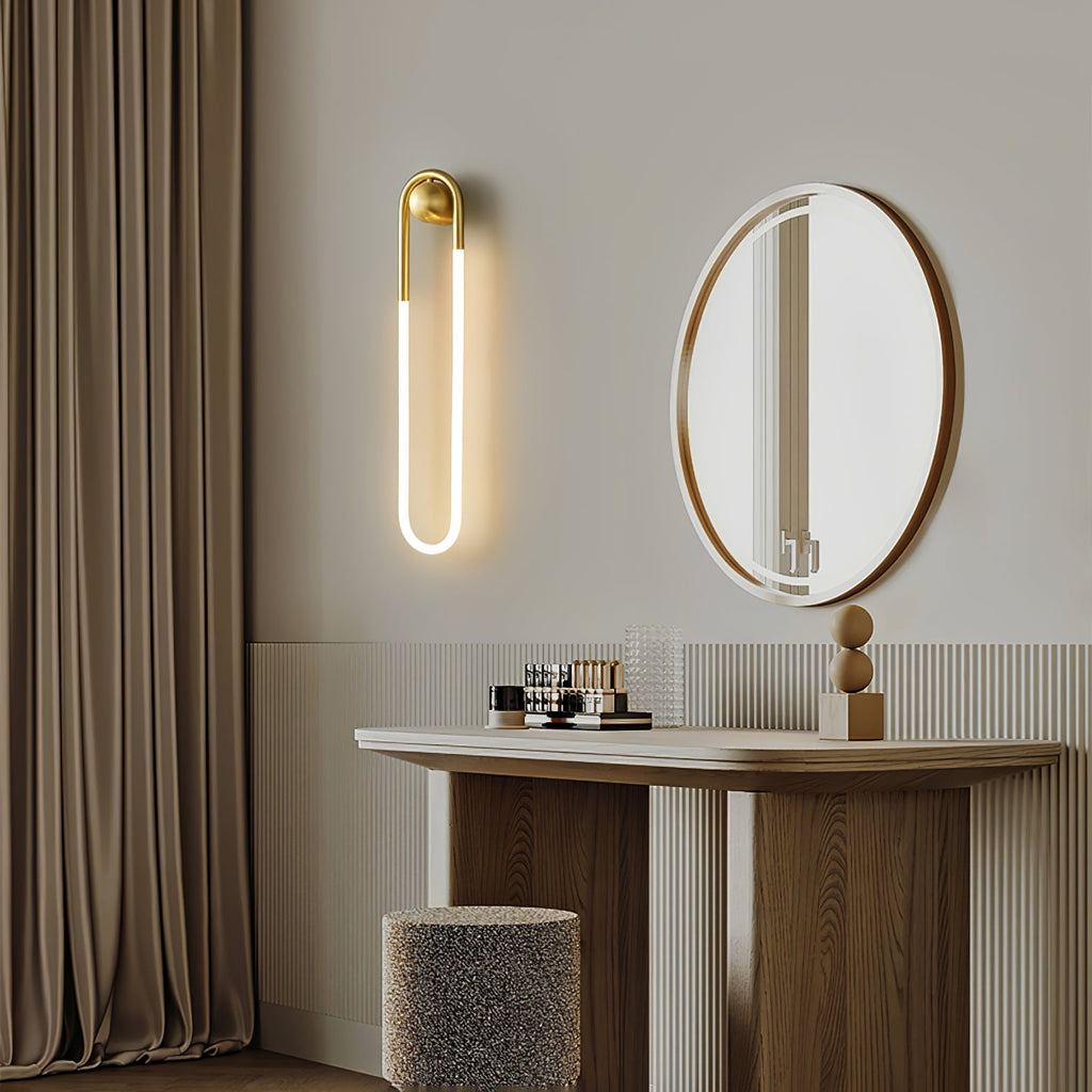 Vägglampa i loopform med LED