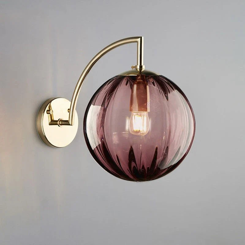 Vägglampa med mässingsarm