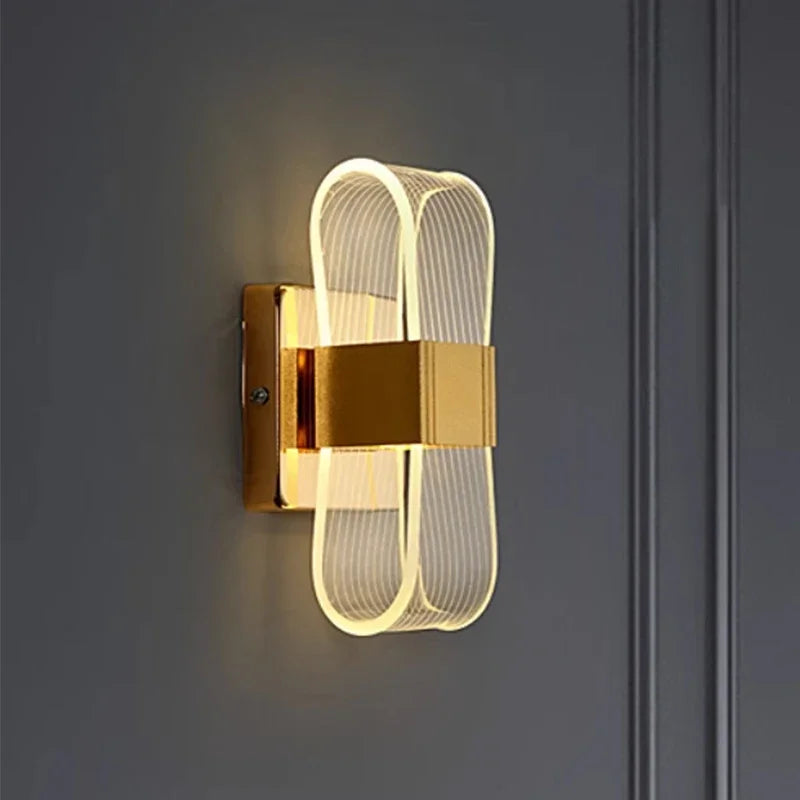 Vägglampa i aluminium med loopform