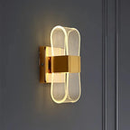 Vägglampa i aluminium med loopform