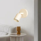 Vägglampa i aluminium med mjuka färger