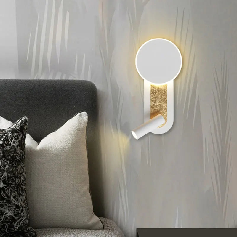 Vägglampa med ringljus och spotlight