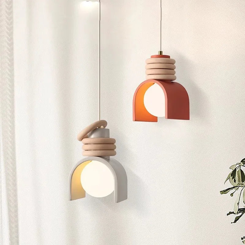 Taklampa i formgjuten resin