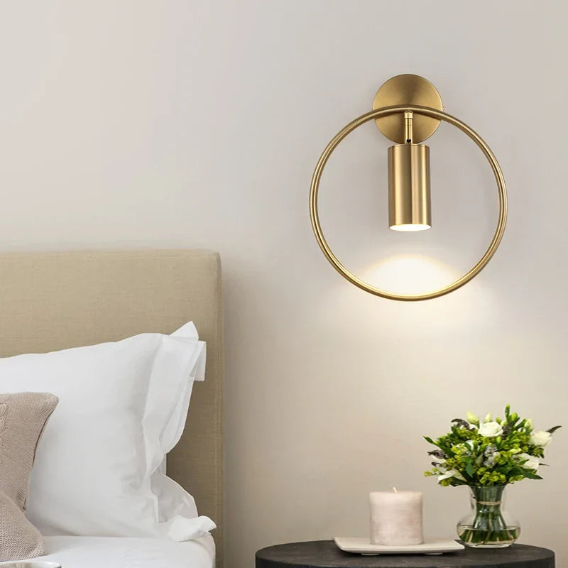 Vägglampa med roterbar ring
