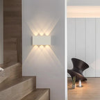 Laddningsbar vägglampa med träyta
