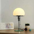 Bordslampa med frostad glaskupol