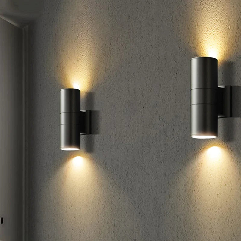 Utomhusvägglampa med ljus upp och ned