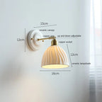 Vägglampa i keramik med mässingsarm