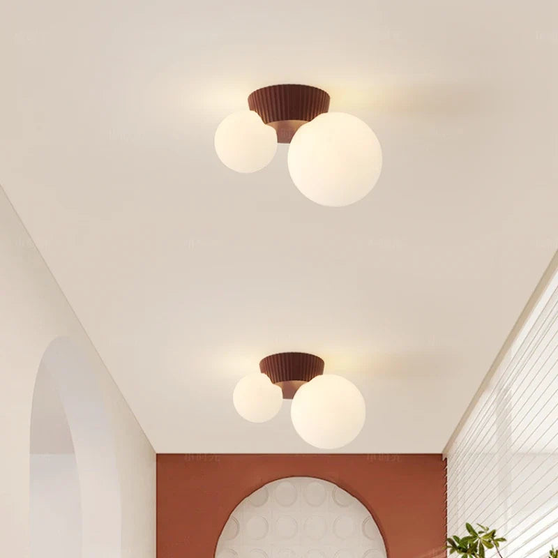 Plafond med två glasklot