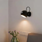 Vägglampa med vridbar kupa