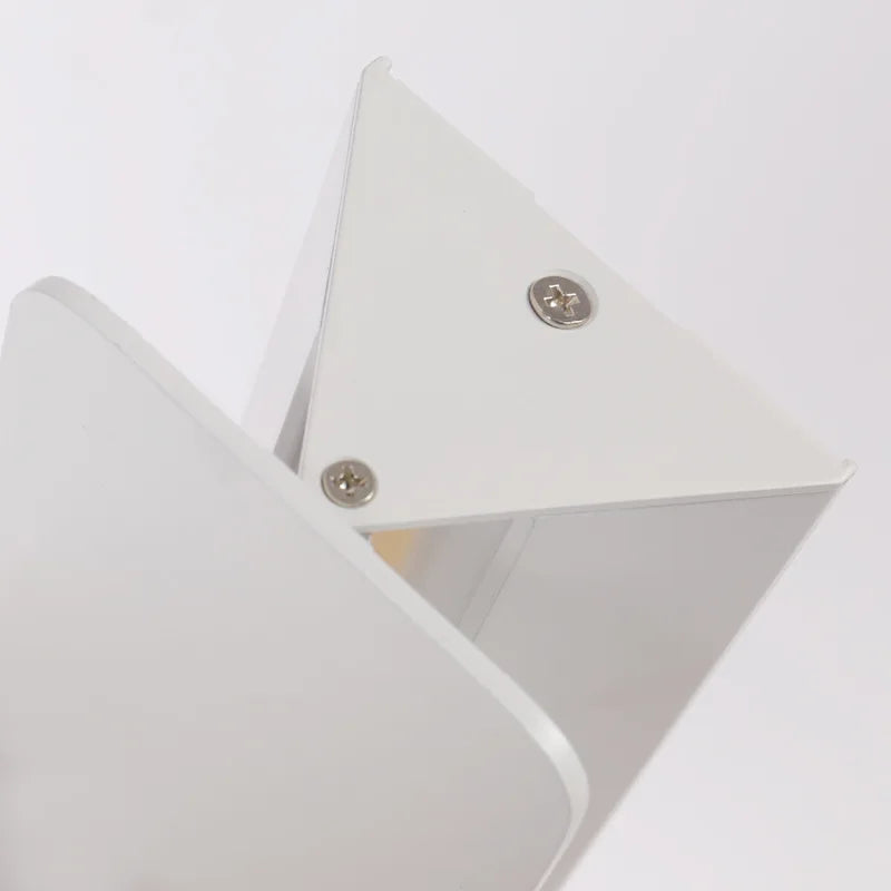 Vägglampa i aluminium, avlång
