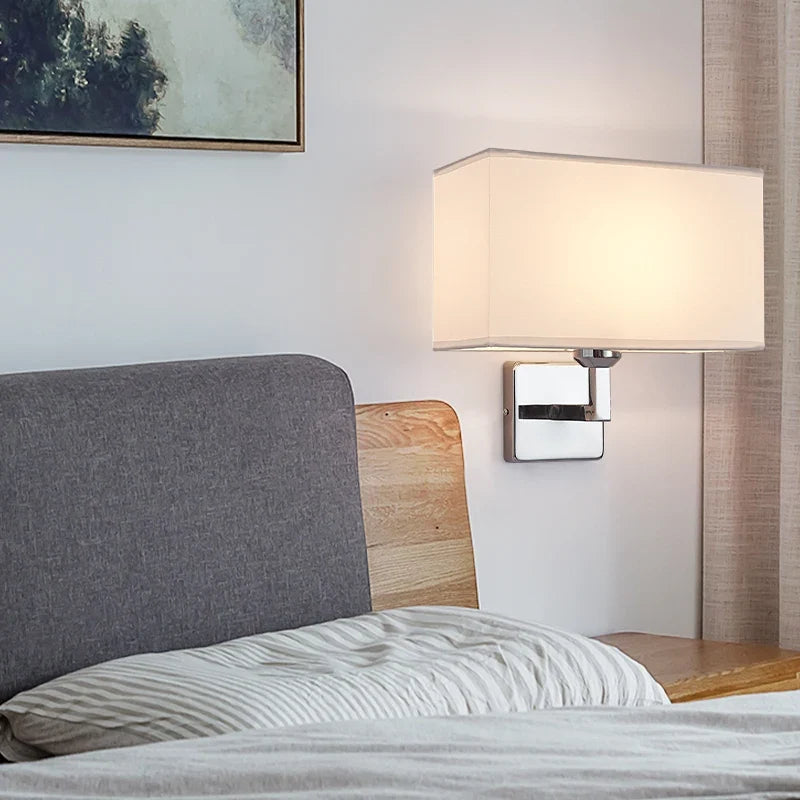 Vägglampa med läslampa