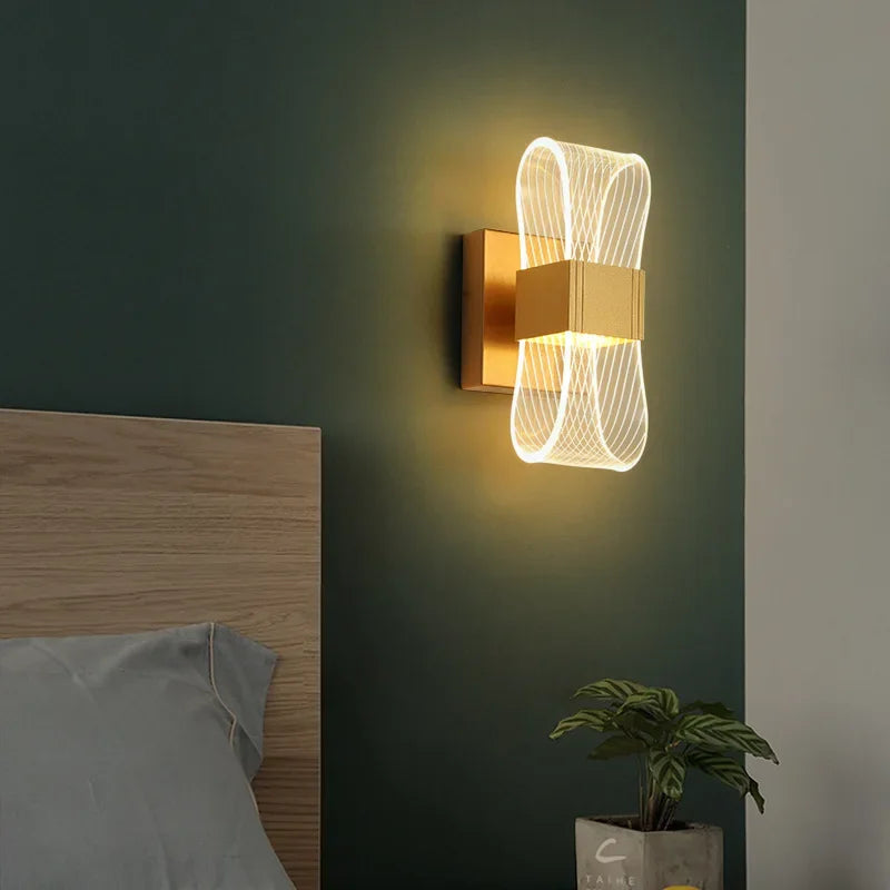 Vägglampa i aluminium med loopform