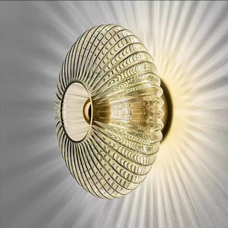 Vägglampa med räfflad glasskiva