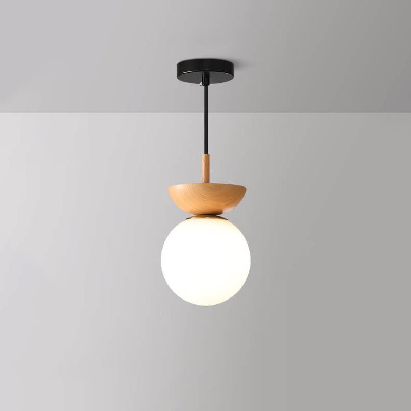 Taklampa i trä med frostat glas
