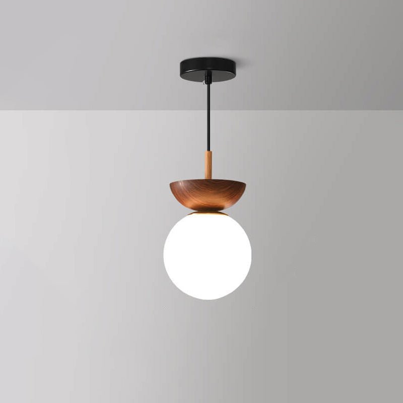Taklampa i trä med frostat glas