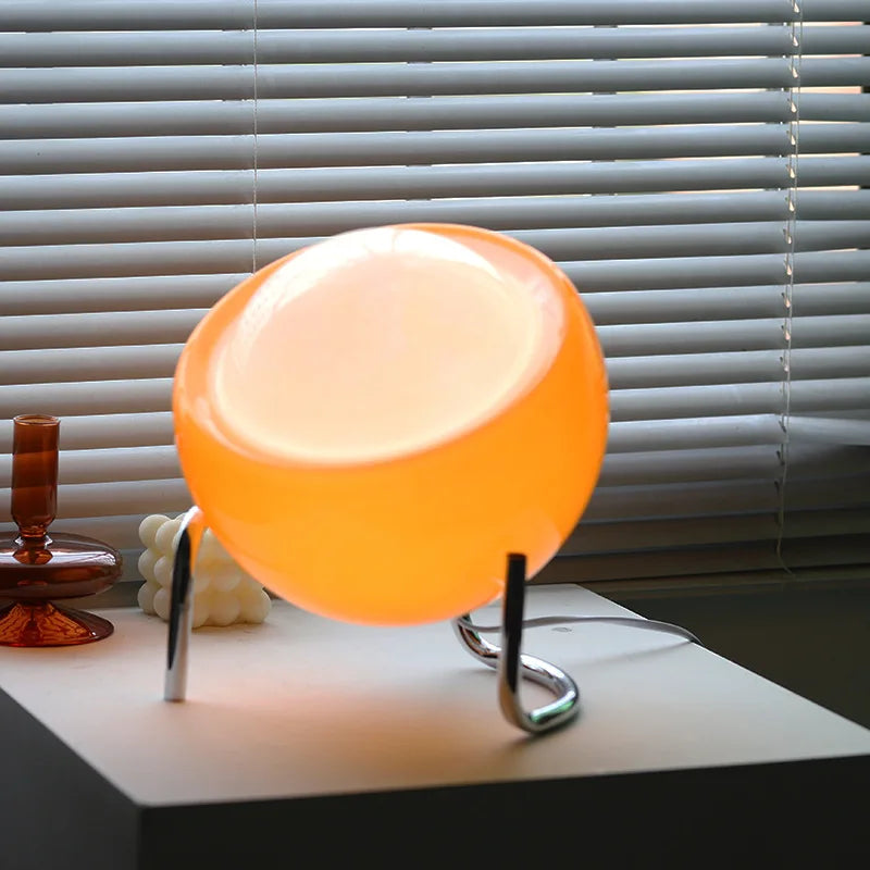 Bordslampa i glas med rostfri fot