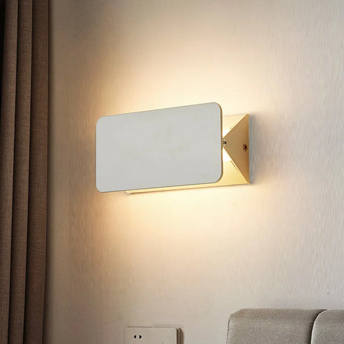 Vägglampa i aluminium, avlång