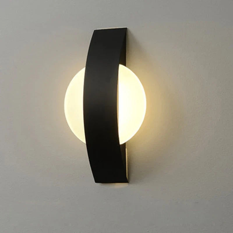 Vägglampa med akrylklot