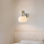 Vägglampa med pumpaformad skärm