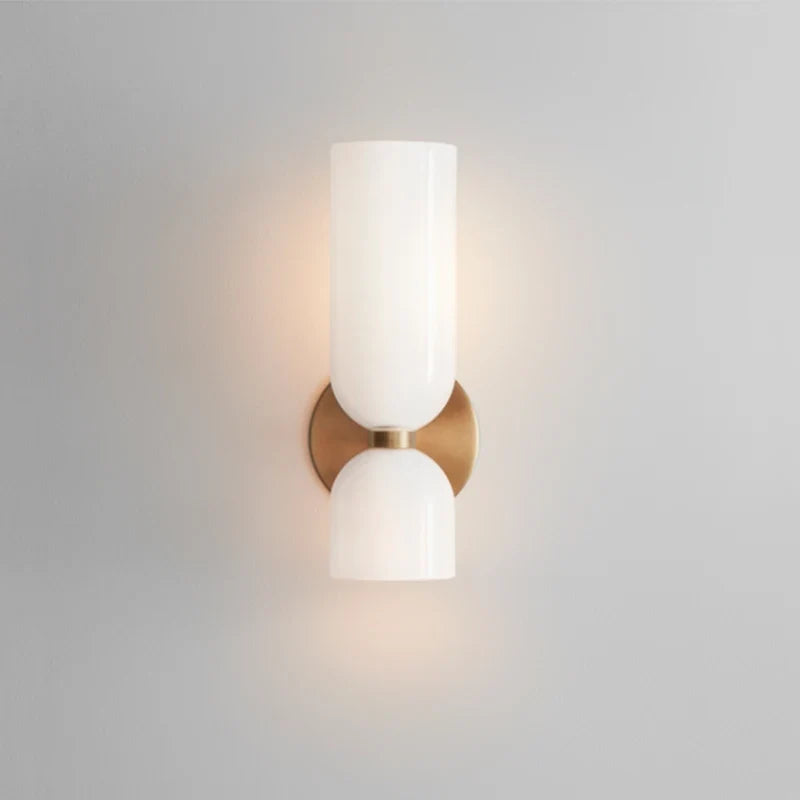 Vägglampa i rökfärgat glas