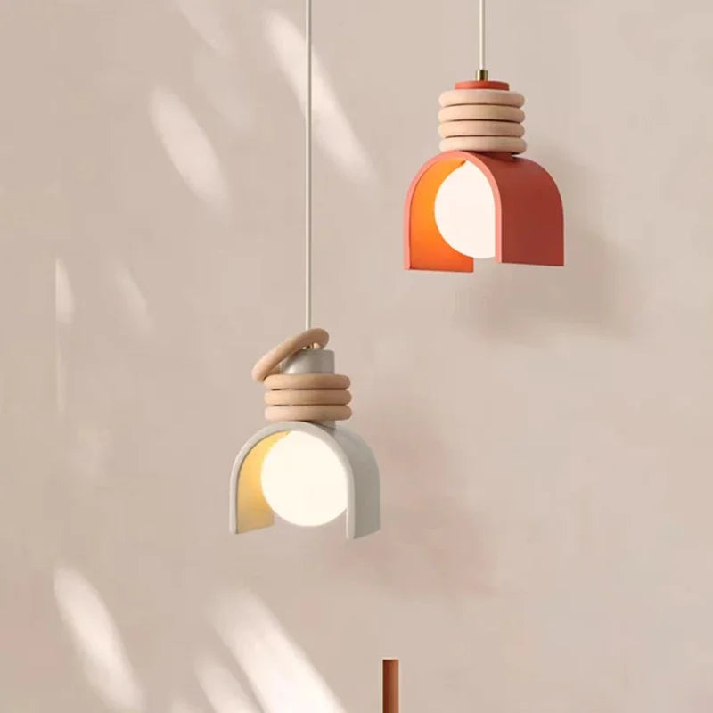 Taklampa i formgjuten resin