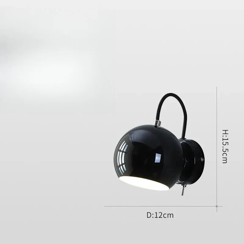 Vägglampa med vridbar kupa