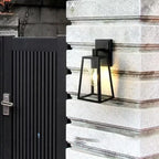 Utomhusvägglampa i geometrisk form