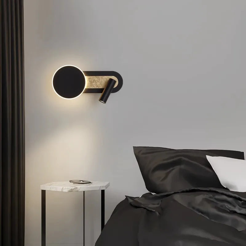 Vägglampa med ringljus och spotlight