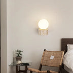 Vägglampa i travertin och frostat glas