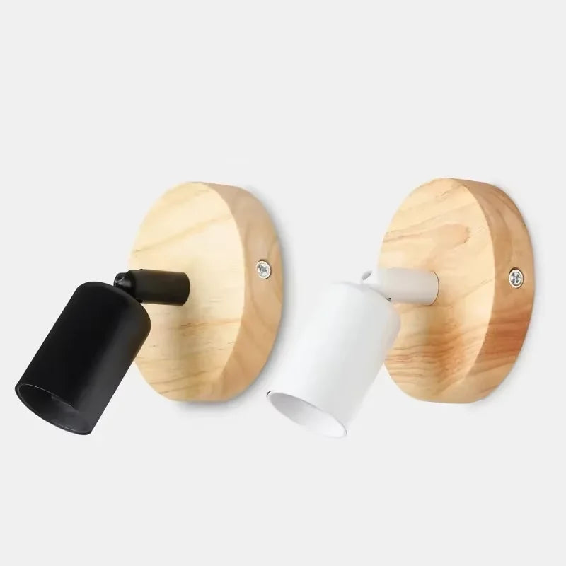 Vägglampa i trä och metall med vridbar arm