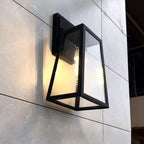 Utomhusvägglampa i geometrisk form
