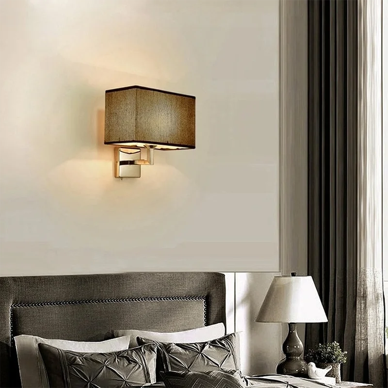 Vägglampa med läslampa