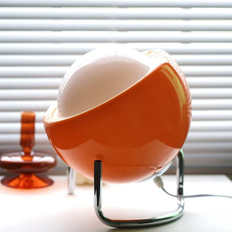 Bordslampa i glas med rostfri fot