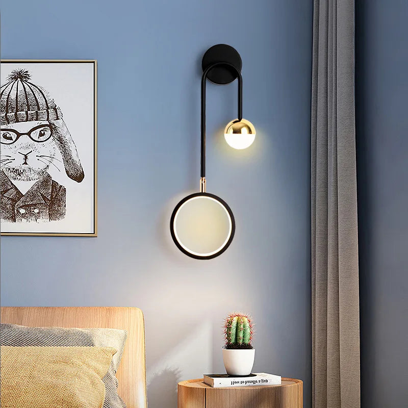 Vägglampa med rund akrylskiva