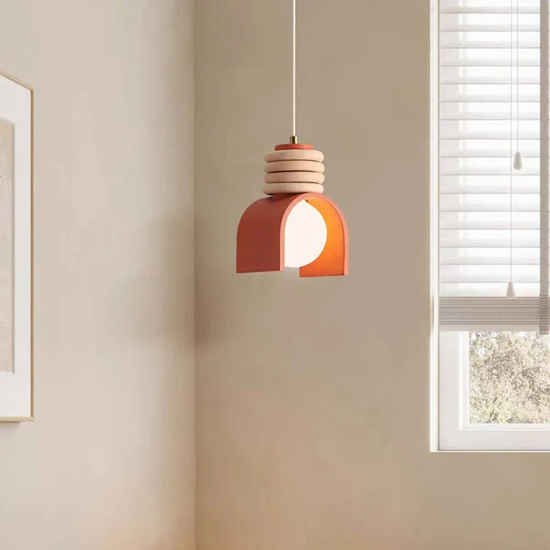 Taklampa i formgjuten resin