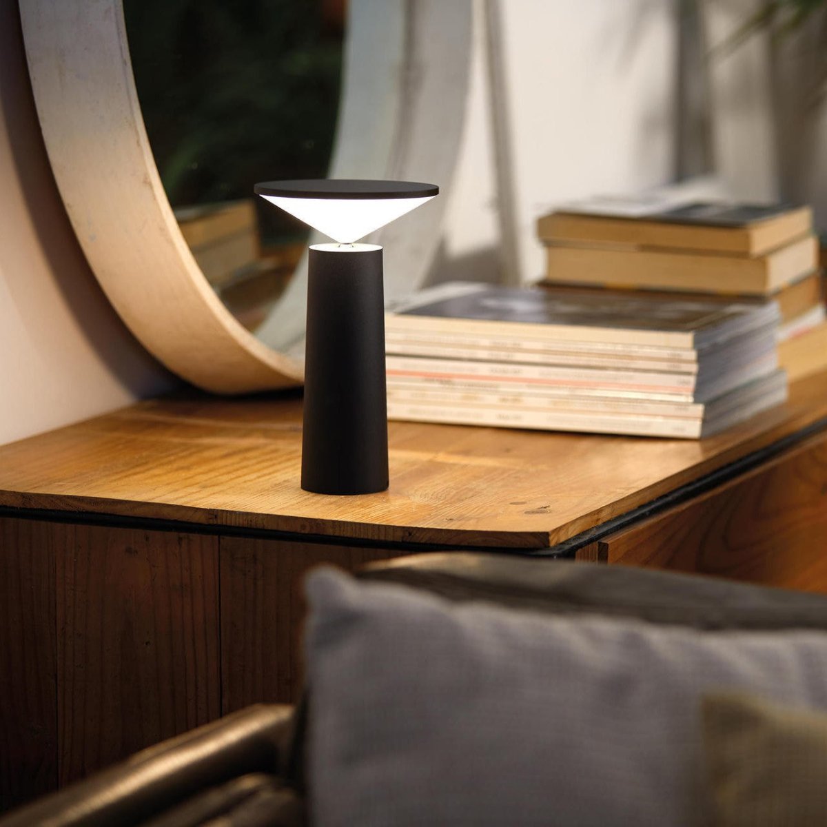 Bordslampa i konform