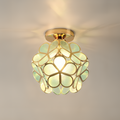 Plafond i blomform med färgade paneler