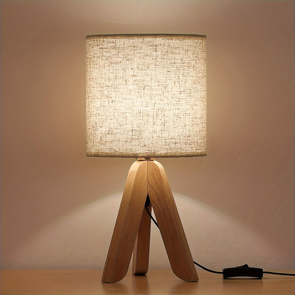 Bordslampa med trästativ och tygskärm