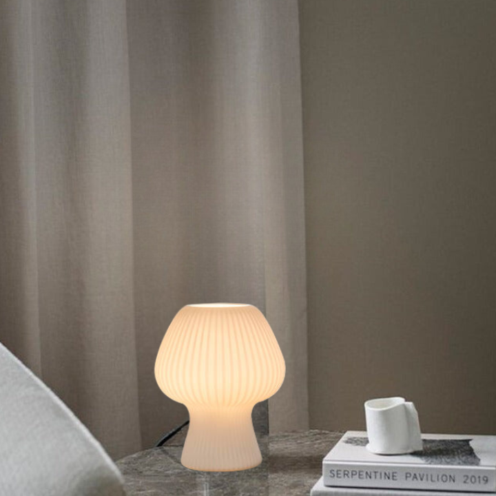 Bordslampa i räfflat glas
