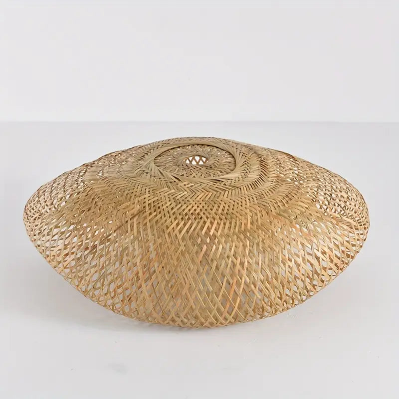 Lampskärm i handflätad bambu