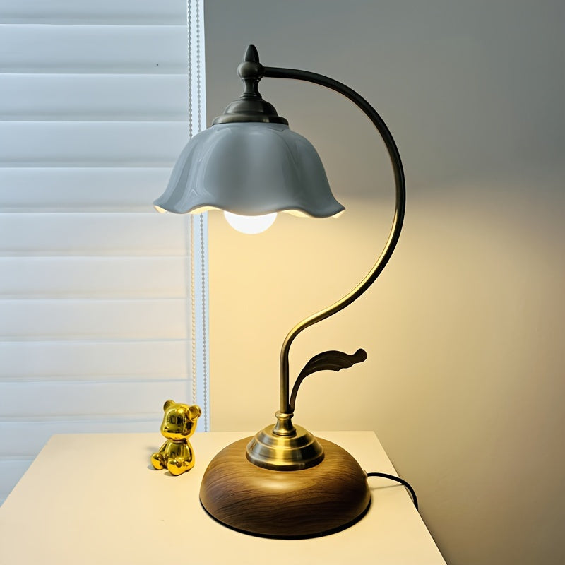 Bordslampa med svanhals och blomformad skärm