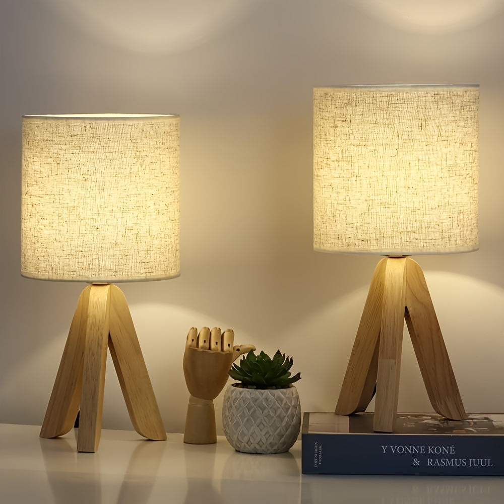Bordslampa med trästativ och tygskärm
