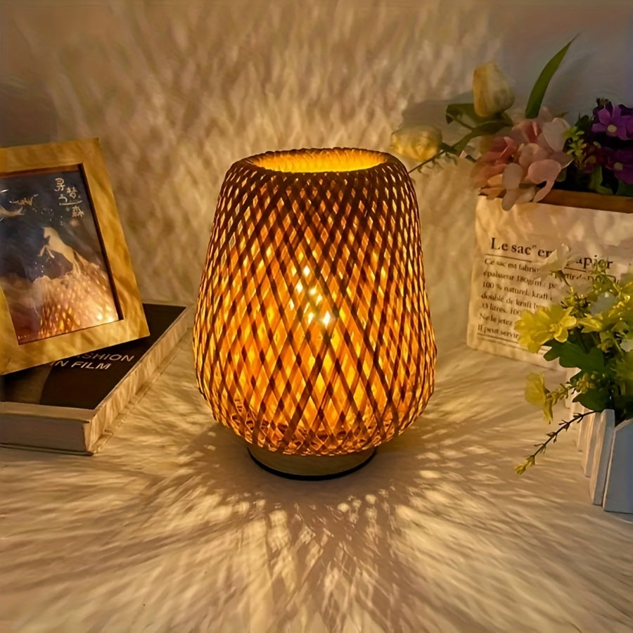 Sängbordslampa i flätad bambu