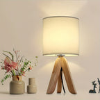 Bordslampa med trästativ och tygskärm