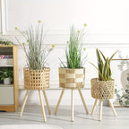 Blomsterställ i flätad bambu med träben