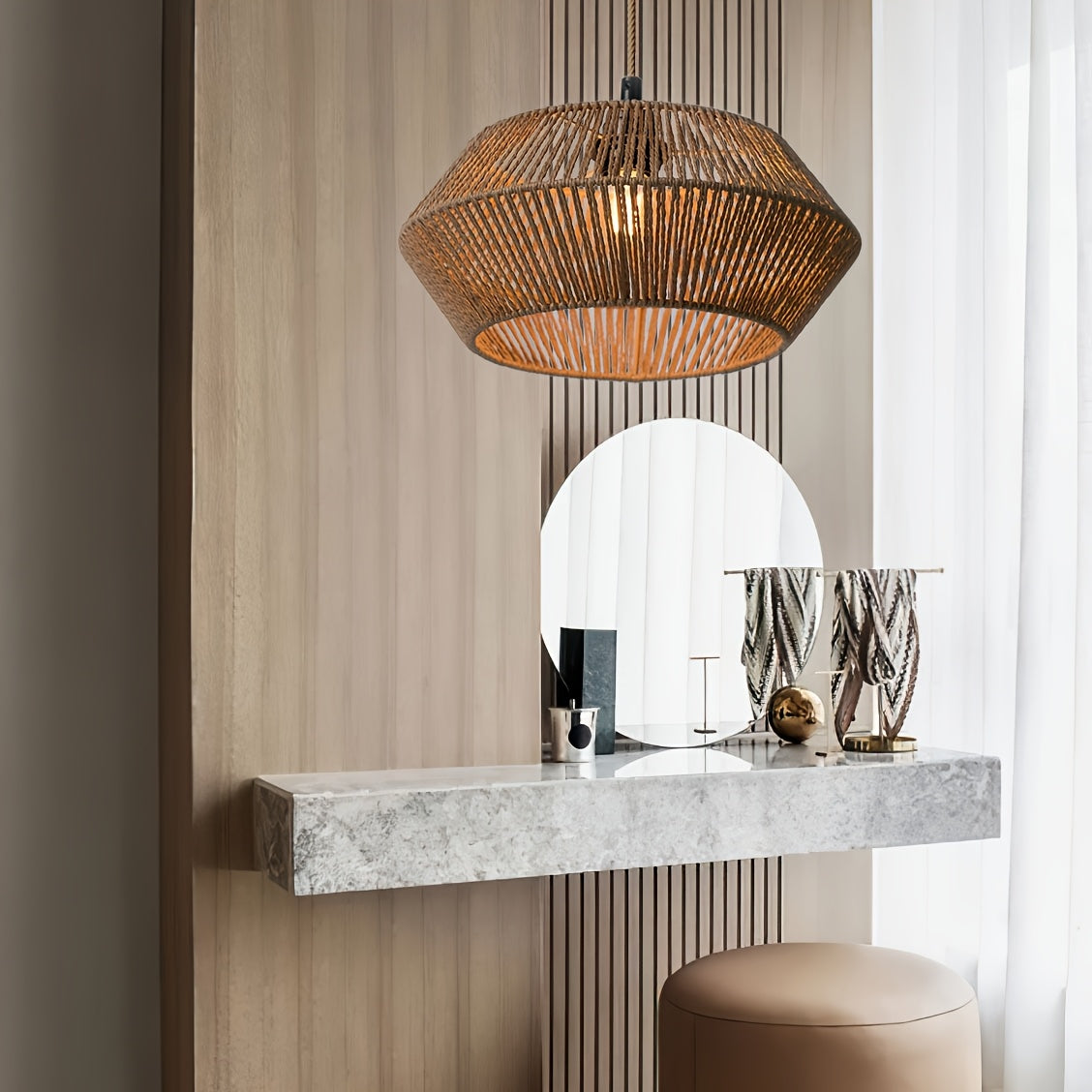 Lampskärm i flätat pappersrep
